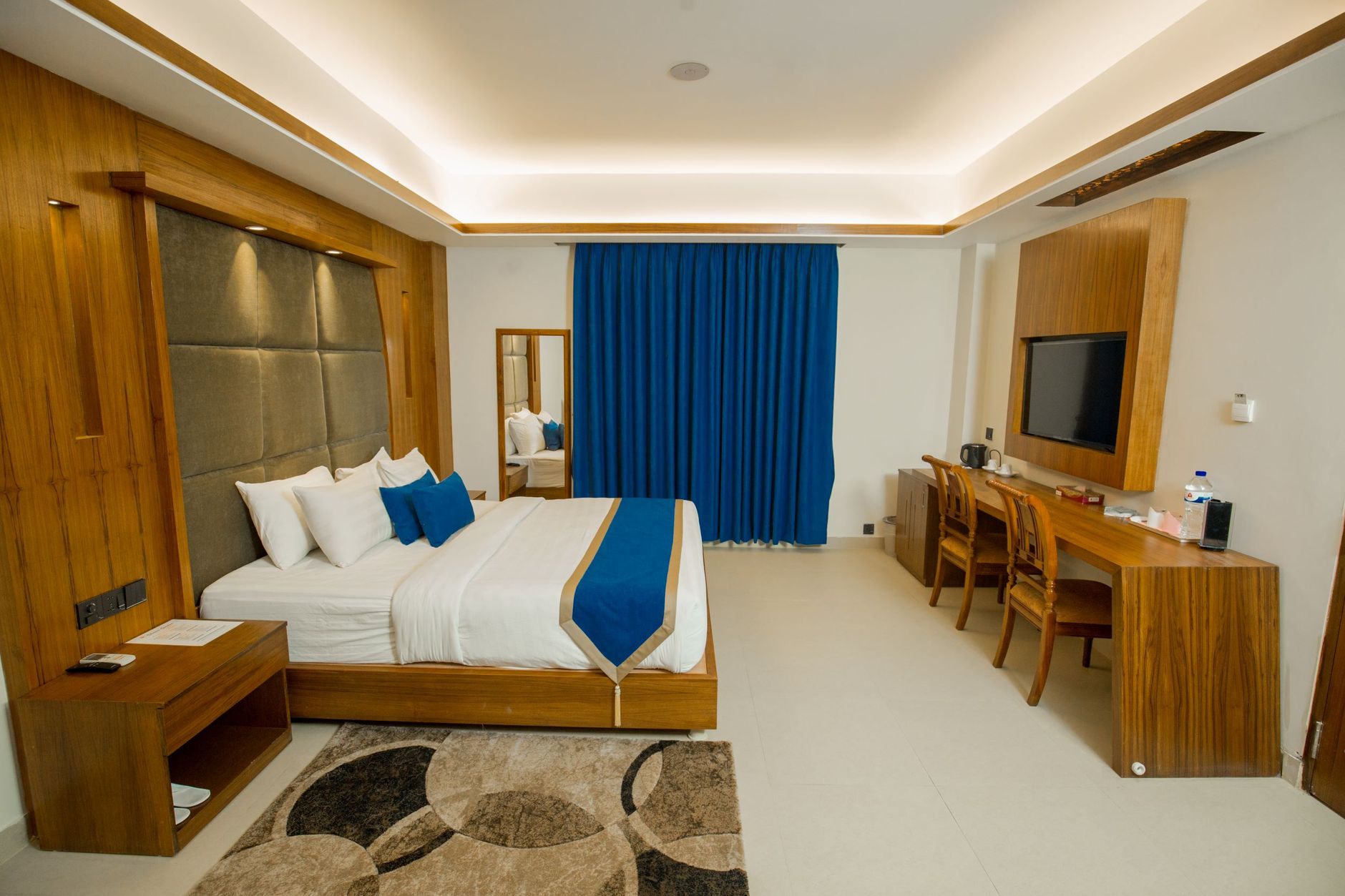 Reserving Online Accommodation In Small Hotels