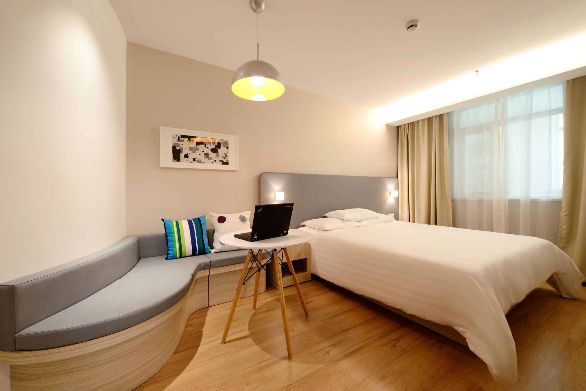The Selection Between Longer Holidays or more Market Accommodation